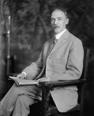 Larger memorial image loading...