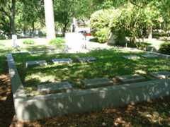 Larger memorial image loading...