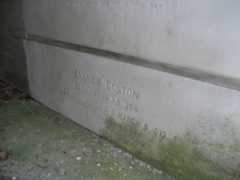 Larger memorial image loading...