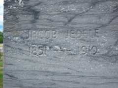 Larger memorial image loading...