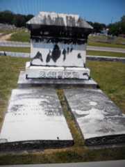 Larger memorial image loading...