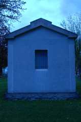 Larger memorial image loading...