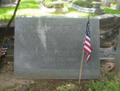 Larger memorial image loading...