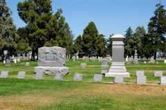 Larger memorial image loading...