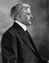 Larger memorial image loading...