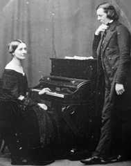 Larger memorial image loading...