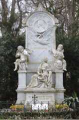 Larger memorial image loading...