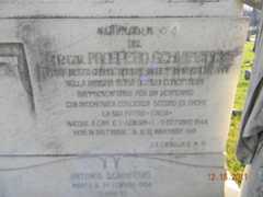 Larger memorial image loading...