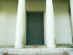 Larger memorial image loading...