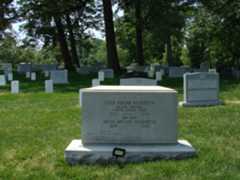 Larger memorial image loading...