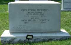 Larger memorial image loading...