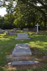 Larger memorial image loading...