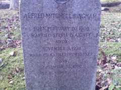 Larger memorial image loading...