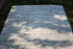 Larger memorial image loading...