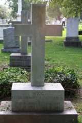 Larger memorial image loading...