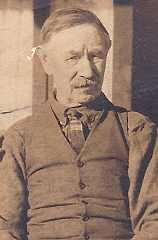 Larger memorial image loading...