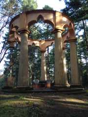 Larger memorial image loading...