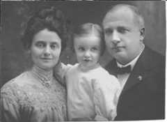 Larger memorial image loading...