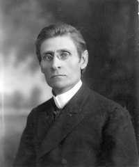 Larger memorial image loading...