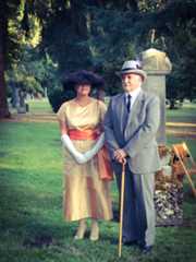 Larger memorial image loading...