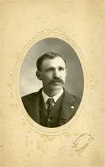 Larger memorial image loading...