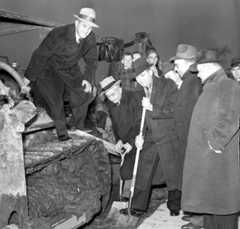 Larger memorial image loading...