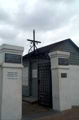 Larger memorial image loading...