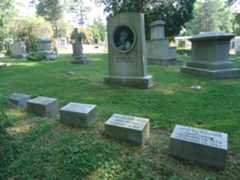 Larger memorial image loading...