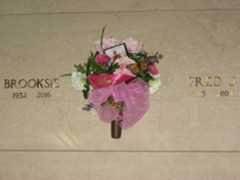 Larger memorial image loading...