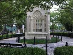 Larger memorial image loading...