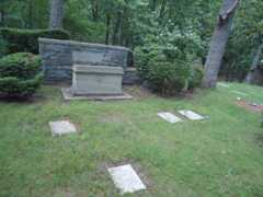 Larger memorial image loading...