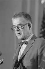 Larger memorial image loading...