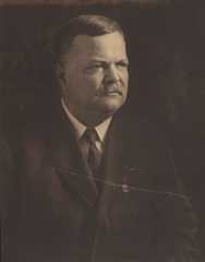 Larger memorial image loading...