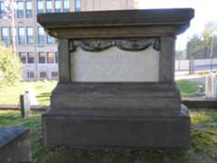 Larger memorial image loading...