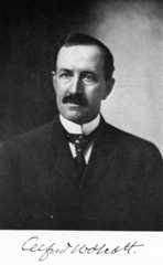 Larger memorial image loading...