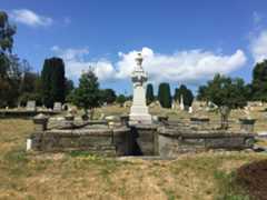 Larger memorial image loading...