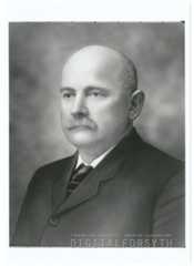 Larger memorial image loading...