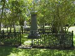 Larger memorial image loading...