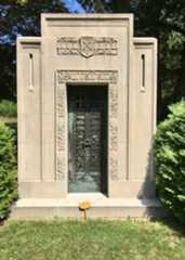 Larger memorial image loading...