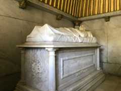 Larger memorial image loading...