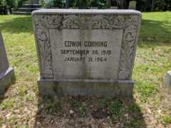 Larger memorial image loading...