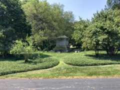 Larger memorial image loading...