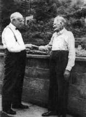 Larger memorial image loading...