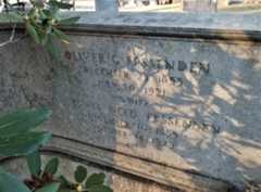 Larger memorial image loading...