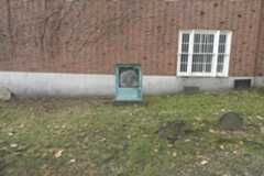 Larger memorial image loading...