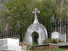 Larger memorial image loading...