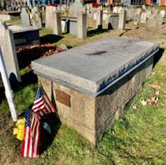 Larger memorial image loading...