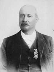 Larger memorial image loading...