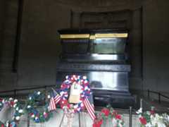 Larger memorial image loading...