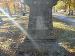 Larger memorial image loading...